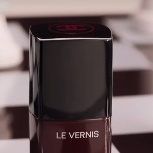 Limited Edition Chanel LE VERNIS Longwear Nail Colour Rouge Noir #397